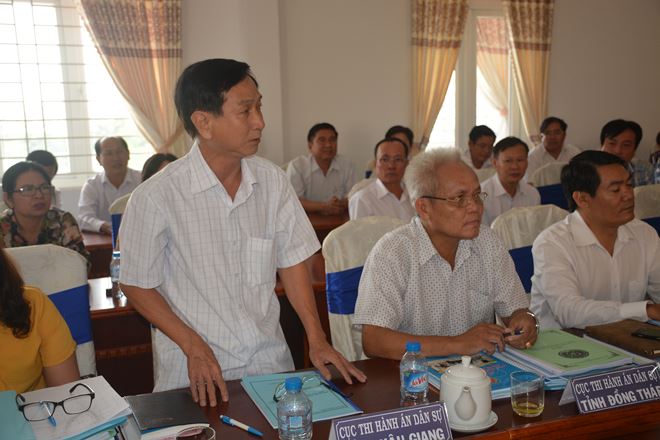 Đại biểu thảo luận trình bày ý kiến tại Hội nghị